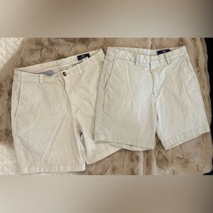 Vineyard Vines Men's Classic Khaki Shorts
Size 32 waist - sold as set of 2!